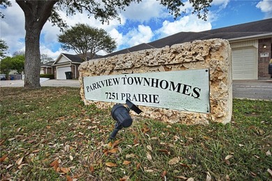 This delightful 2-bedroom, 2-bath townhome is primed for its new - photo 3