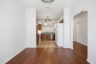 This delightful 2-bedroom, 2-bath townhome is primed for its new - photo 7