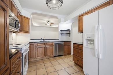 This delightful 2-bedroom, 2-bath townhome is primed for its new - photo 8