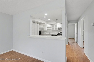Beautiful 2-bedroom end-unit condo located in a desirable - photo 5