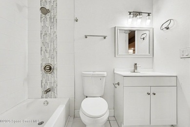 Beautiful 2-bedroom end-unit condo located in a desirable - photo 8