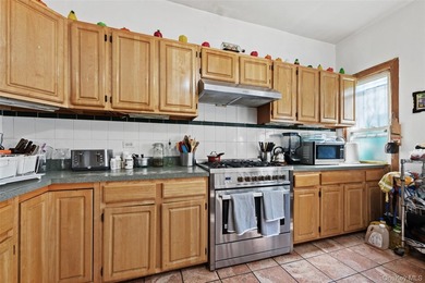 Spacious and inviting, this 5-bedroom, 3-bathroom home in the - photo 4