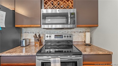 Enjoy lake living with comfort, convenience, and investment - photo 15