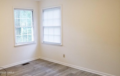 A well maintained single-family home conveniently located in - photo 17