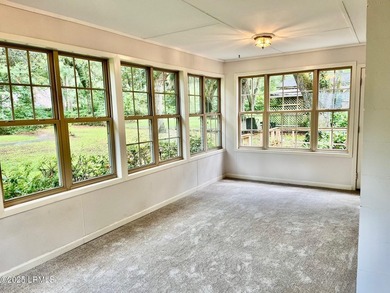 A well maintained single-family home conveniently located in - photo 21