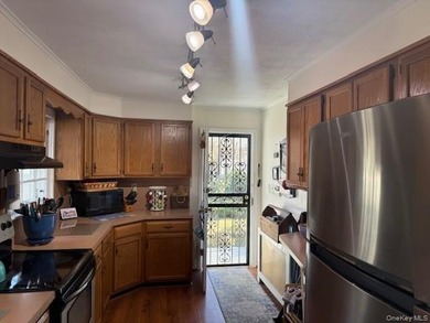 Come see this charming single-family home nestled in the heart - photo 3