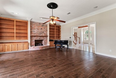 Exceptional custom home built circa 2007, offering 5 bedrooms, 5 - photo 15