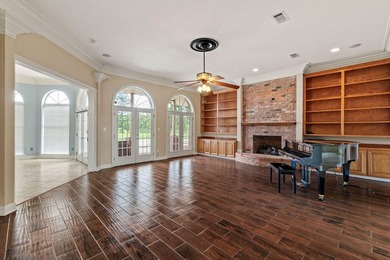 Exceptional custom home built circa 2007, offering 5 bedrooms, 5 - photo 16