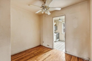 Welcome to this inviting lower-level one-bedroom, one-bath - photo 9