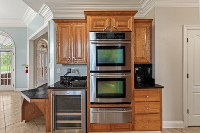 Exceptional custom home built circa 2007, offering 5 bedrooms, 5 - photo 20