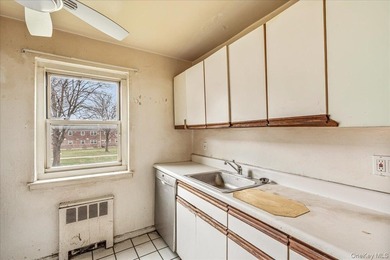 Welcome to this inviting lower-level one-bedroom, one-bath - photo 10