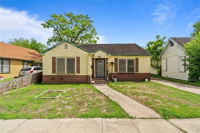 Investment opportunity at 425 Ohio Avenue in Corpus Christi - photo 1