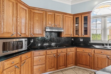Exceptional custom home built circa 2007, offering 5 bedrooms, 5 - photo 21