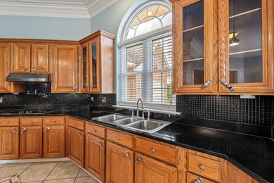 Exceptional custom home built circa 2007, offering 5 bedrooms, 5 - photo 23
