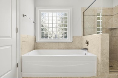 Perfectly positioned on a quiet, private street with cul-de-sacs - photo 32