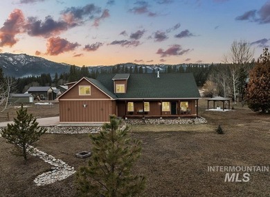Custom-built timber cabin on over an acre with a 3-car garage - photo 3
