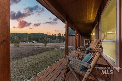 Custom-built timber cabin on over an acre with a 3-car garage - photo 4