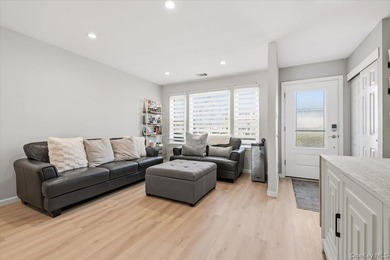 Tired of maintaining the lawn? This spacious 3Br, 2.5Bth Condo - photo 4