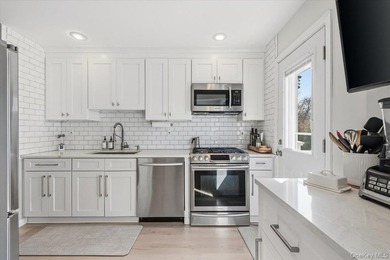 Tired of maintaining the lawn? This spacious 3Br, 2.5Bth Condo - photo 8