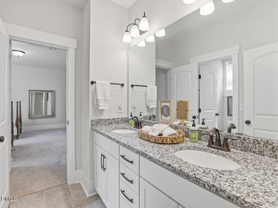 Welcome to this beautifully designed 5-bedroom, 4-bath residence - photo 50