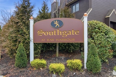 Welcome to this beautifully maintained 3-bedroom, 2.5 bath condo - photo 2