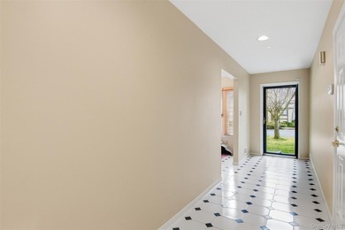 Welcome to this beautifully maintained 3-bedroom, 2.5 bath condo - photo 4