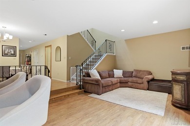 Welcome to this beautifully maintained 3-bedroom, 2.5 bath condo - photo 7