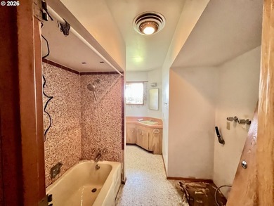 Live on top of the world in Camas, Washington. This rare, nearly - photo 32