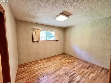 Live on top of the world in Camas, Washington. This rare, nearly - photo 33