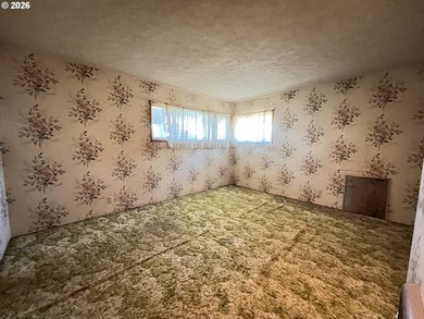 Live on top of the world in Camas, Washington. This rare, nearly - photo 35