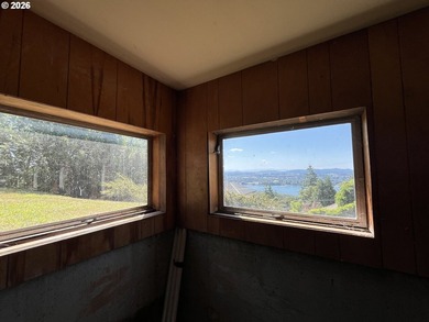Live on top of the world in Camas, Washington. This rare, nearly - photo 39