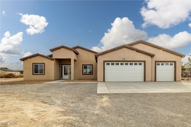 *Brand-new custom home*Elevated desert living with gorgeous