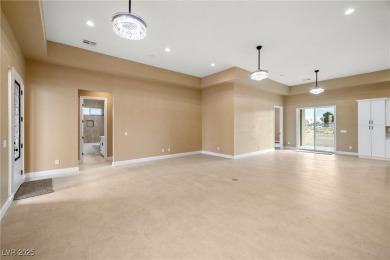 *Brand-new custom home*Elevated desert living with gorgeous