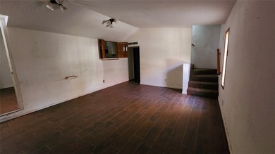 Great value alert! This classic 4-bedroom, 2-bath home is a - photo 5