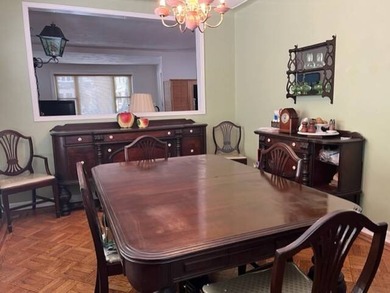 Lovingly maintained bright, spacious 3 bedroom 1.5 bath Detached - photo 8