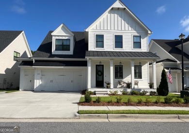 Lake Home For Sale in Peachtree City, Georgia