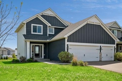 This beautiful home is in like new condition; with 4 bedrooms - photo 2