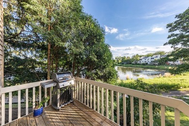 Welcome to this spacious and well-maintained 3-bedroom, 2.5-bath - photo 3