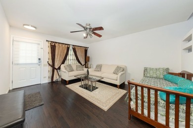 Welcome to this spacious and well-maintained 3-bedroom, 2.5-bath - photo 4