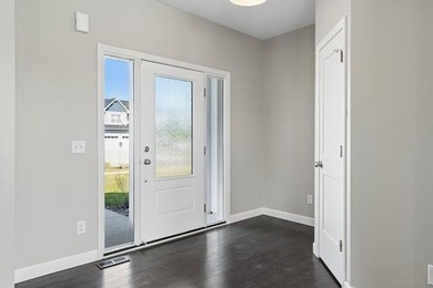 This beautiful home is in like new condition; with 4 bedrooms - photo 4