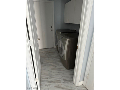 3 bedrooms , move -in ready , one story home