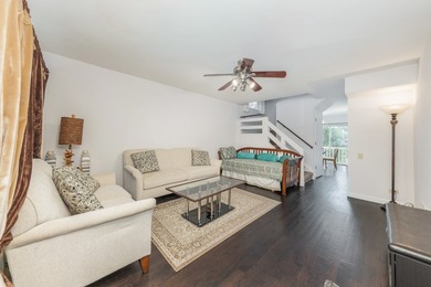 Welcome to this spacious and well-maintained 3-bedroom, 2.5-bath - photo 5