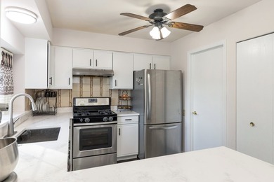 Welcome to this spacious and well-maintained 3-bedroom, 2.5-bath - photo 8