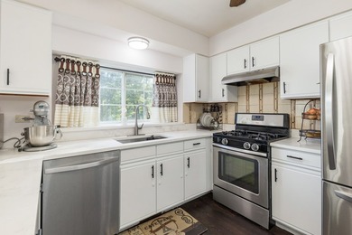 Welcome to this spacious and well-maintained 3-bedroom, 2.5-bath - photo 10