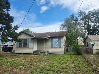 Investment opportunity on a spacious approximately .25-acre lot! - photo 3