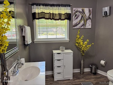 Live your best life in this beautifully appointed home! Roof and - photo 24