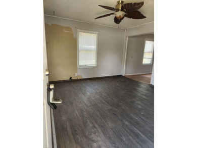 Investment opportunity on a spacious approximately .25-acre lot! - photo 5