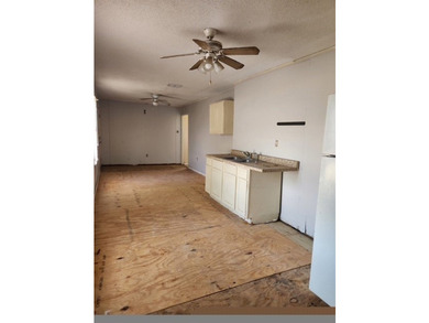 Investment opportunity on a spacious approximately .25-acre lot! - photo 8