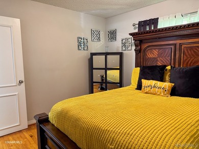 Live your best life in this beautifully appointed home! Roof and - photo 32