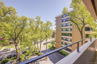Welcome to Le Havre on the Water! This bright and airy unit has - photo 16